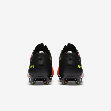 chaussure de foot adidas pour terrain synthétique
